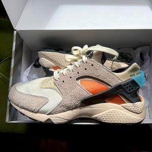 Nike Huarache Sneakers - Women’s Size 7